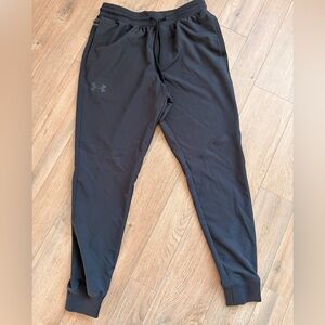 Men’s Under Armour Black Joggers 90%poly and 10% spandex- size large